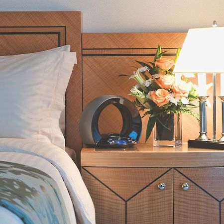 Wiseman Grand Hotel Doha Eksteriør billede A bedside table