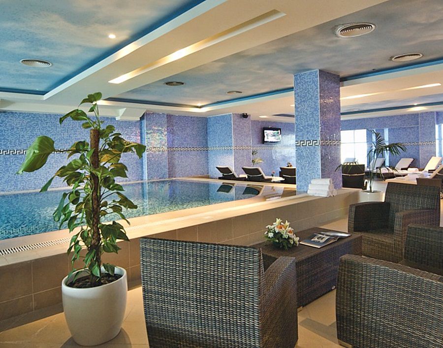Wiseman Grand Hotel Doha Eksteriør billede The interior of the business lounge at the airport