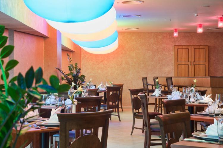 Wiseman Grand Hotel Doha Eksteriør billede The restaurant at the hotel