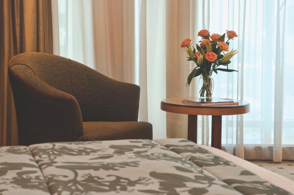 Wiseman Grand Hotel Doha Eksteriør billede A room at the hotel