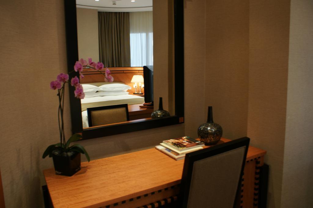 Wiseman Grand Hotel Doha Eksteriør billede A dressing table