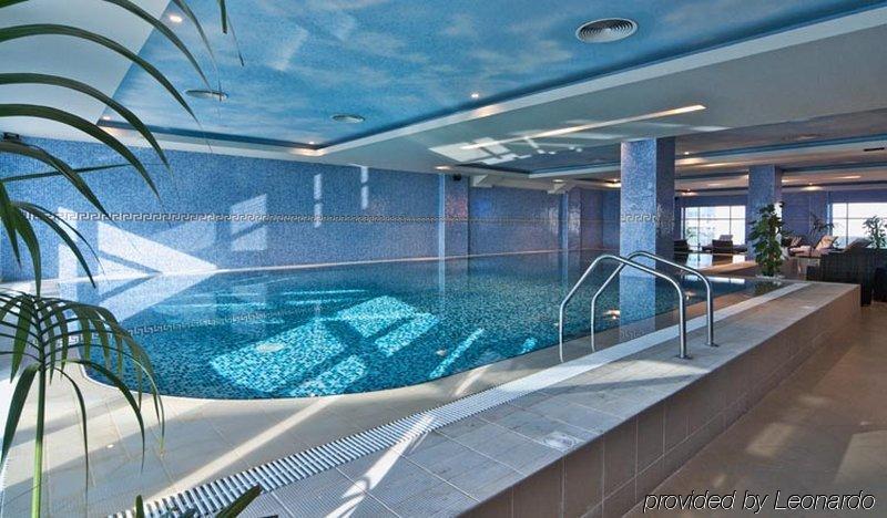 Wiseman Grand Hotel Doha Eksteriør billede The swimming pool
