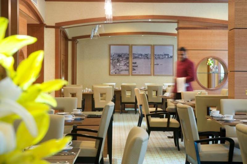 Wiseman Grand Hotel Doha Eksteriør billede The restaurant