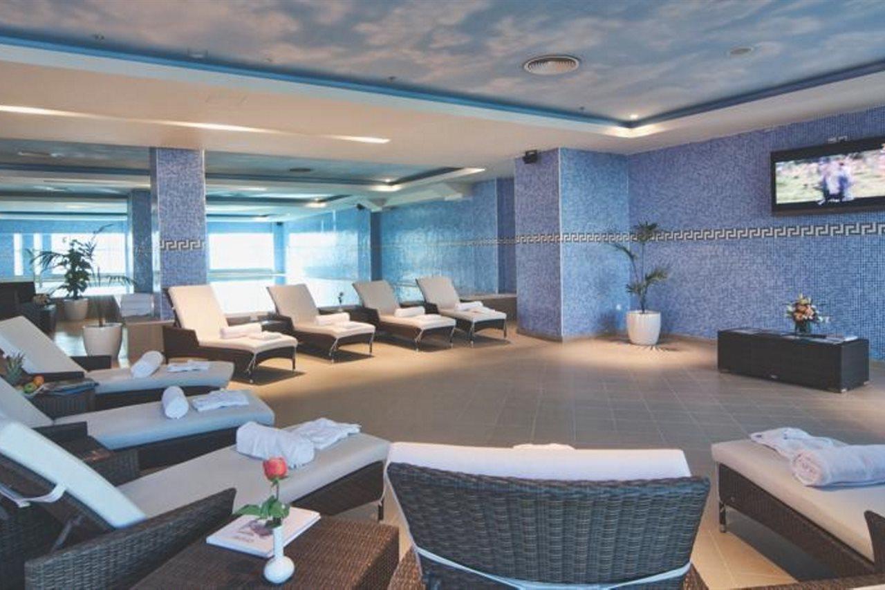 Wiseman Grand Hotel Doha Eksteriør billede The spa at the Grand Hotel