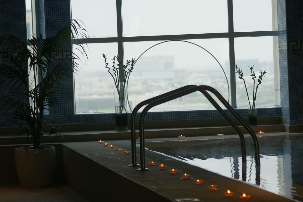 Wiseman Grand Hotel Doha Eksteriør billede The pool at the 57th floor
