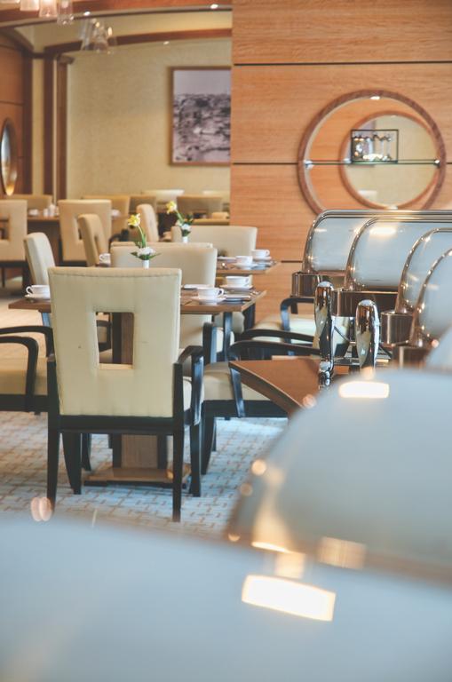 Wiseman Grand Hotel Doha Eksteriør billede The interior of the restaurant